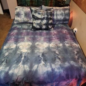 Tie-Dye Bedding Set - Blue and Purple